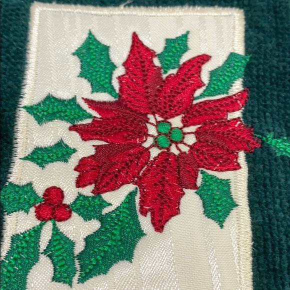 New poinsettia finger tip Christmas towel - Picture 3 of 5